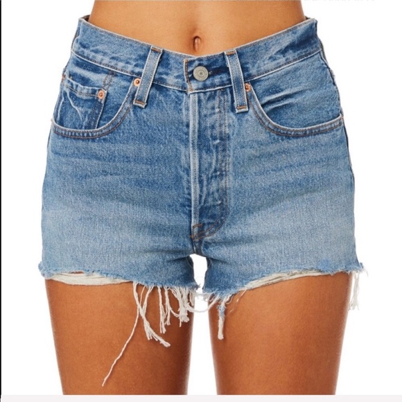 levi's 501 shorts caught in the middle